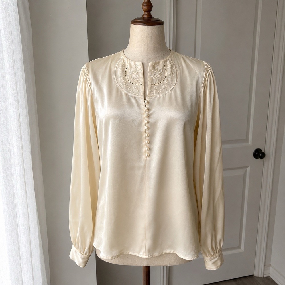 Vintage Jessica's Gunnies Peasant Cream Satin Embroidered Blouse Pearl Collar 13